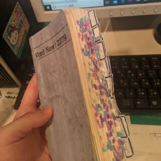 受験生の単語帳……すごく使い込んでいてびっくりしたので思わず写真を撮らせてもらいました。毎日使い込んでると、単語帳もイイ感じに育ってきますね〜。ちなみにこちらの英単語帳Nowは藤井セミナーが独自に作ったもので、熟語帳や文法書と関連して覚えられるすぐれものですよ。カードや音声のCDもあるので、単語を覚えるのが苦手な人は藤井セミナーで、目と耳と口をフルに使って単語を覚えましょう！！
#大学受験 #受験勉強 #受験生 #高校生 #浪人生 #高1 #高2 #高3 #吉祥寺 #吉祥寺駅 #杉並 #井草 #豊多摩 #石神井 #小平 #小平南 #駒場 #調布北 #調布南 #武蔵野北 #武蔵丘 #小金井北 #多摩科学技術 #小北 #小金井北高校#保谷高校